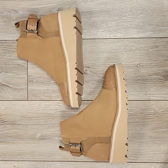 Donald Pliner Size 8 Tinsley 2 Wedge Bootie - Picture 2 of 10